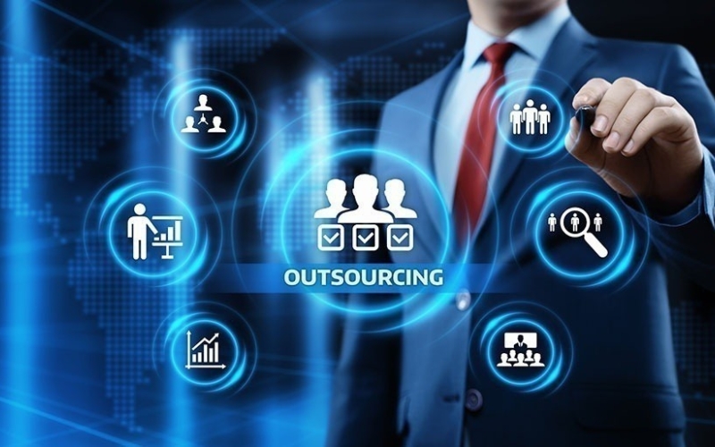 Tại sao nên chọn IT Outsourcing thay vì nhân sự nội bộ